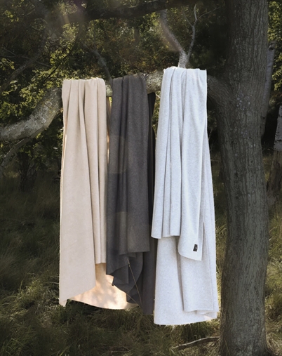 Karmameju - Himalaya Fleecetæppe - Beige